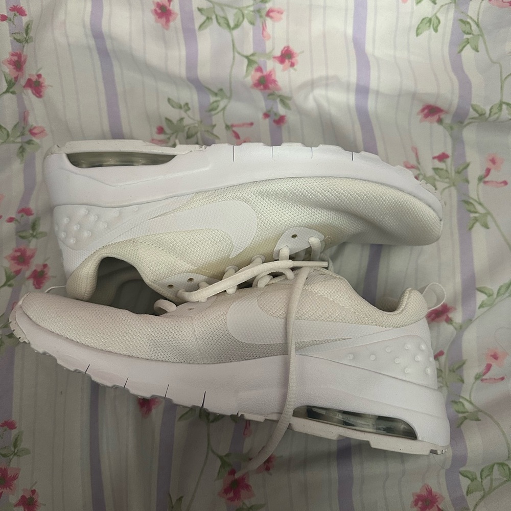 White Nike Air Max Tavas trainers sneakers